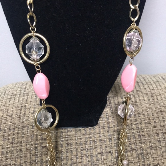 Pretty 17” ladies chunky necklace-gold tone with pink and clear stones. - Picture 2 of 5